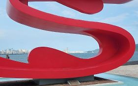 Apê 50 metros da praia com wifi e garagem